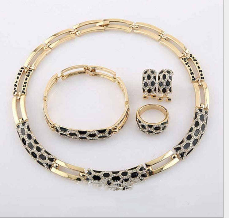 Costume Jewelry-Sets for WomenCostume Jewelry-Sets for WomenColour and lustre: electroplating 18K Material: alloy + drop oil + add water drill0letoiley