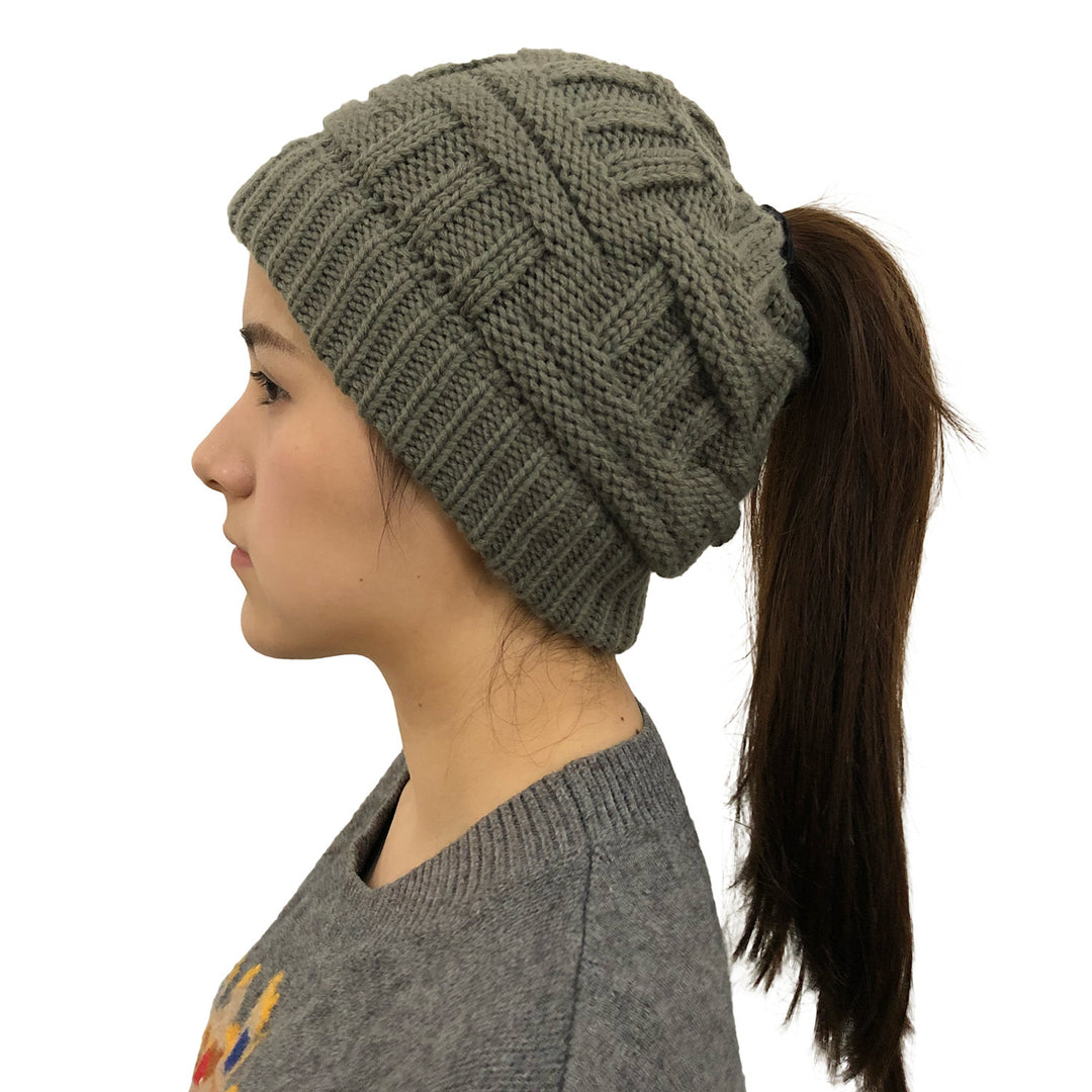 Winter Hats For WomenWinter Hats For WomenSoft Knit Ponytail Winter Hats For Women Head Circumference: Adjustable Length*Width: 21cm*20cm (Fit On Most Women) Material: Wool As you know, the different computers display colors differently, the color of the