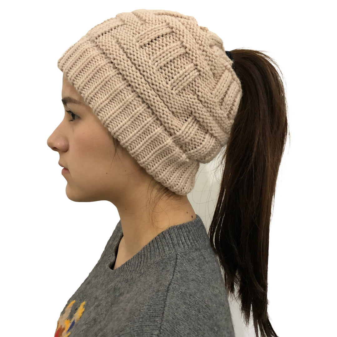 Winter Hats For WomenWinter Hats For WomenSoft Knit Ponytail Winter Hats For Women Head Circumference: Adjustable Length*Width: 21cm*20cm (Fit On Most Women) Material: Wool As you know, the different computers display colors differently, the color of the